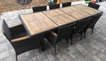 Stůl se židlemi z umělého ratanu