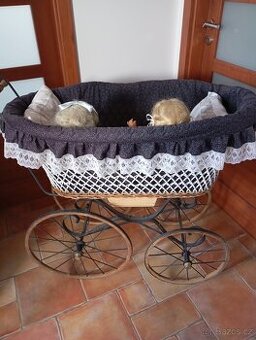 Historický kočárek na dítě 19 stol.