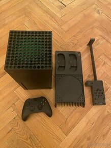 Xbox Series X - V ZÁRUCE + nabíjecí stanice