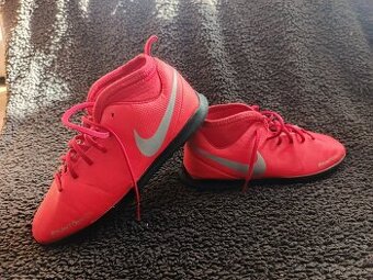 Turfy NIKE 37,5
