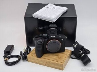 Sony A7IV TOP STAV
