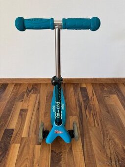 dětská koloběžka Mini Micro Deluxe Aqua LED