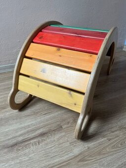 Duhová Montessori houpačka/skluzavka