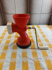 Plastovy mlynek na maso KDS SEDLCANY - 1