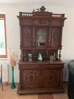 Novorenesanční příborník a džbán