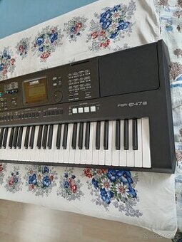 YAMAHA PSR-E473 + sluchátka Philips.