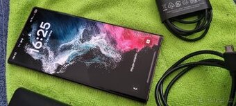 Zanovni Samsung S22 Ultra s dobijecim pouzdrem 5000Mah