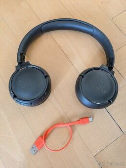 Zánovní sluchátka JBL 520BT černá