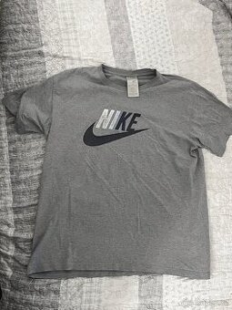 Nike Šedé Tričko -XL