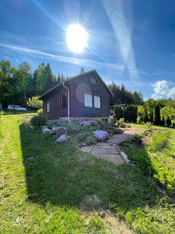 Útulná chata u lesa s pozemkem v osobním vlastnictví. 437m2,