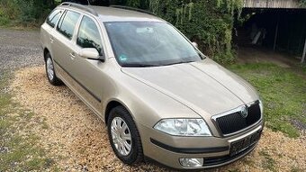 ŠKODA OCTÁVIA 1.6 MPI SERVISNÍ KNIHA.