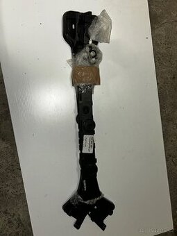 Držák / vodicí lišta předního nárazníku