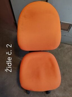 Otočná polohovatelná kancelářská židle