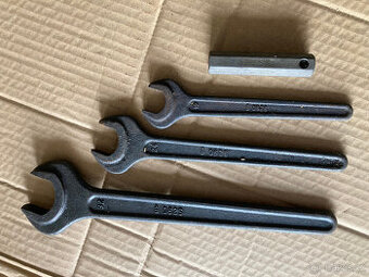 Nářadí TONA ploché klíče 32,24,19 + trubkový 13  za 300 kč
