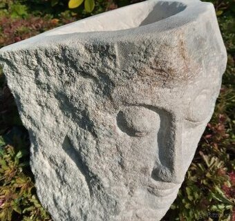 Socha květináč s ozdobnou hlavou