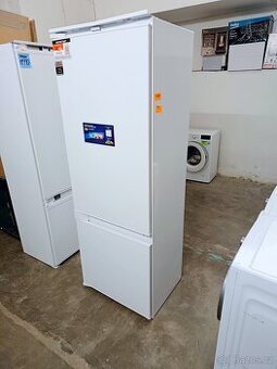 Nová vestavná lednice Beko, 194 cm, ZÁRUKA BCNE400E40SN  Běž