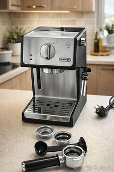 Pákový kávovar De’Longhi + příslušenství | plně funkční