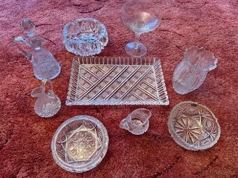 Sklo, porcelán a čajové sety z pozůstalosti