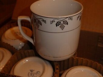 Sada porcelánových hrníčků zlatým dekorem