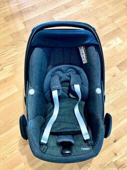 Sedacka maxi Cosi pebble s novorozeneckou