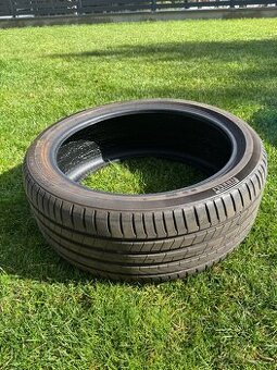 Letní pneumatiky Pirelli P Zero R1 255/40 R21 – téměř nové