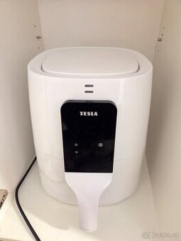 Horkovzdušná fritéza Tesla