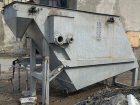 Cisticka odpadnich vod / zarizeni na zachyceni vlaken