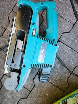 Pásová bruska Makita