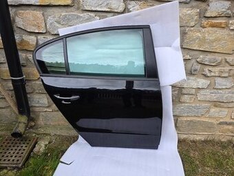 Pravé zadní dveře černá metalíza LC9X VW Passat B7 Sedan