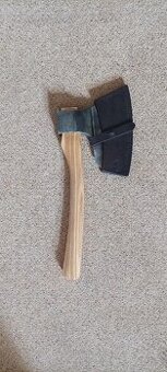 Řeznická (tesařská) sekera