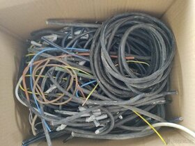 Zbytek,kousky měděných kabelů