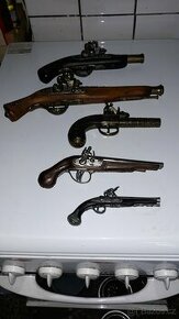 Atrapy historických pistolí