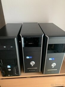 2 x Case se základni deskou a CPU
