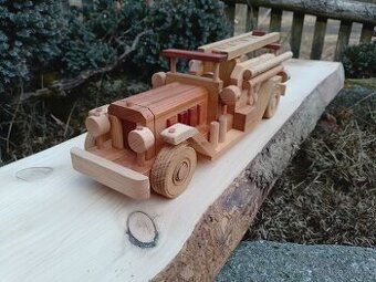 Hračka - historické hasičské auto