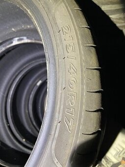 215/40 R17