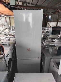 PRODAM PLNE FUNKCNI LEDNICI ZN.INDESIT-185CM---DOVEZU--
