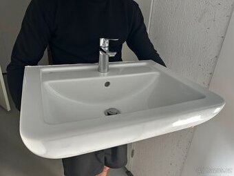 Umyvadlo Ideal Standard 60 cm s baterií Grohe