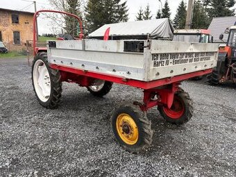Traktor RS 09 s korbou