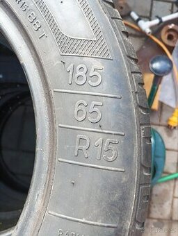 Pneumatiky 185/65/R15 za velkou čokoládu. - 1