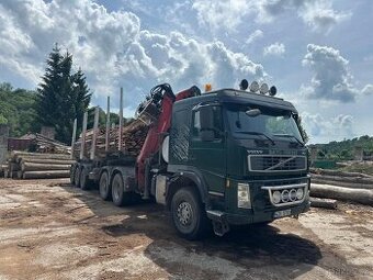 Volvo 6x6 - lesovůz pro přepravu dřeva