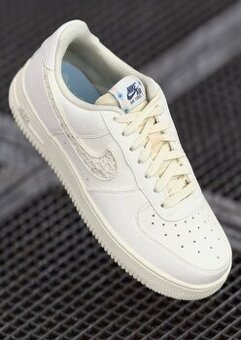 Nike air force 1 07 LX