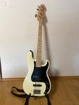 Baskytara SQUIER