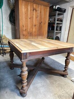 Starožitný rozkládací stůl