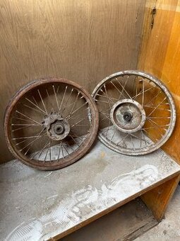 Kola malá kývačka