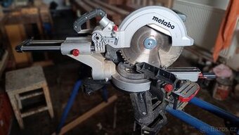 Pokosová pila Metabo KGS 305 M a stojan Scheppach UMF