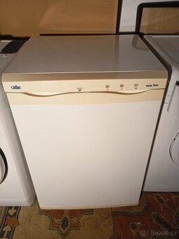 ❄️ Mrazák CALEX CRF120-2H – plně funkční, 3 šuplíky – 110 l