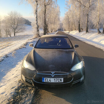 Tesla Model S 85D 2015 Nabíjení zdarma