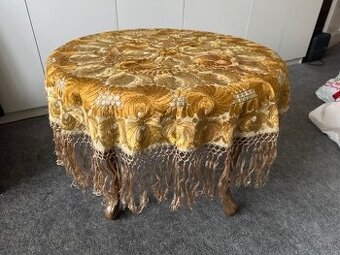 Unikátní ručně vyšívaný oboustranný ubrus