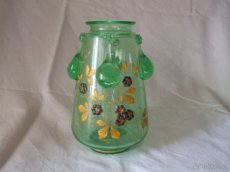 Váza zelené sklo se skleněnými nálepy 30.l. 20.st - 1