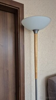 Stojací lampa